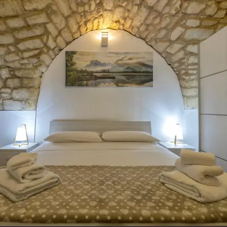 Stone Charm Apartman